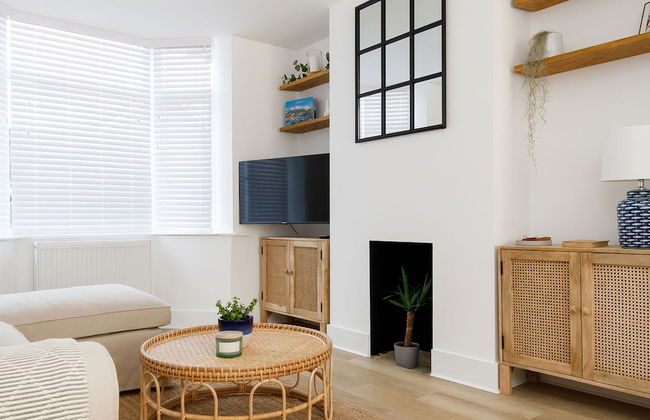 Stylish 2 Bed City Stay - Photo 14