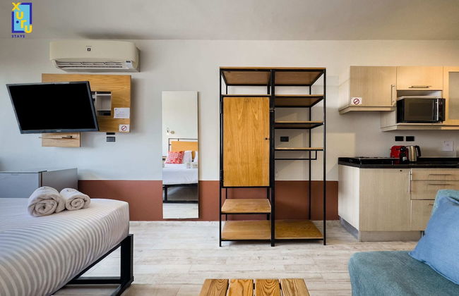 Xuru Stays I Jacuzzi Studios @ The Pyramids - Foto 54