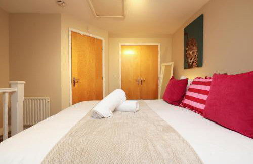 Cosy Bristol Townhouse - Free Parking - Sleeps 6 - By EKLIVING PARTNERS - Foto 17