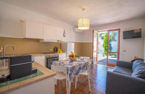 Villa Acquamarina, Family apartments with pool - 300 meters from the beach - Foto 48