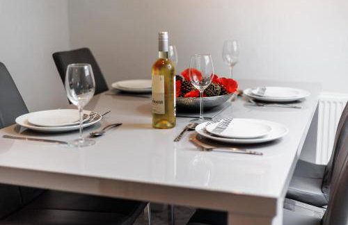 The Gables Penthouse - 15-Minute Walk to Branksome Chine Beach - Photo 18