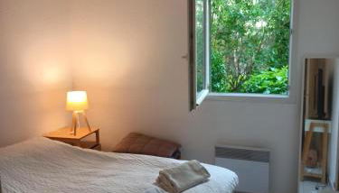 Bright T2 Workspace & WiFi Fiber, 5 min to Sophia Antipolis, 10 to Antibes - Foto 3, wardrobe