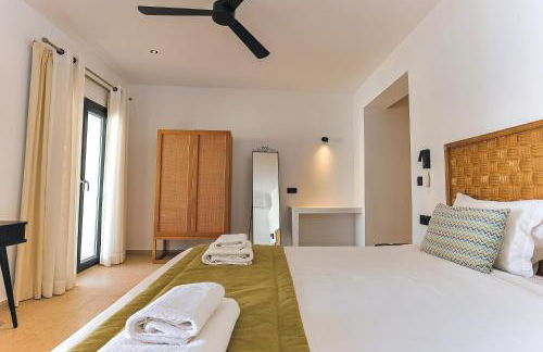 La Maltese Boutique Paros - Photo 38