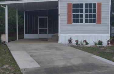 Lake Placid Home Boat Parking and Clubhouse Access by RedAwning - Foto 76