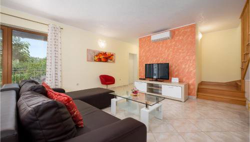 Three-Bedroom Holiday Home In Tinjan - Foto 2