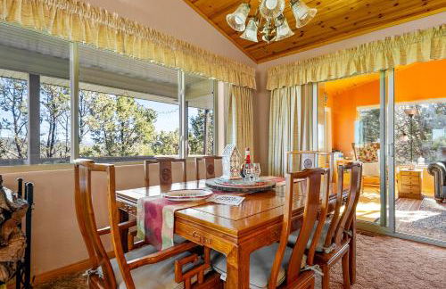 Breathtaking Cabin Backing the National Forest - Foto 5