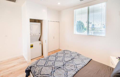 Modern 1-Bedromm Loft In Hollywood With Viwe of Hollywood Sign - Photo 14