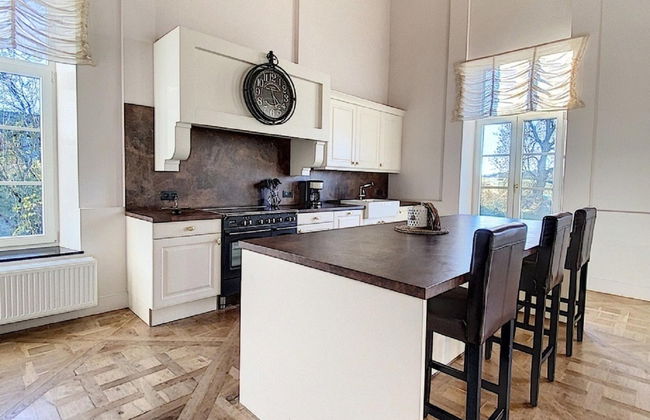 Elegant Hillside Mansion - Photo 10