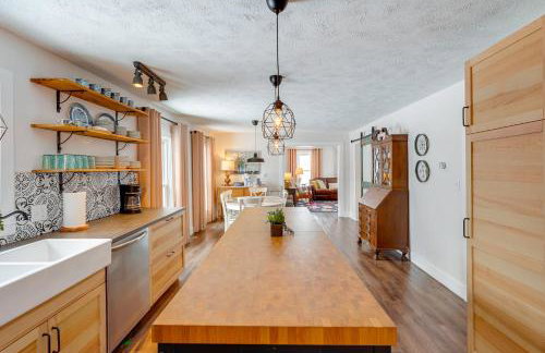 City Girl Farmhouse in Hudsonville with Hot Tub - Foto 9