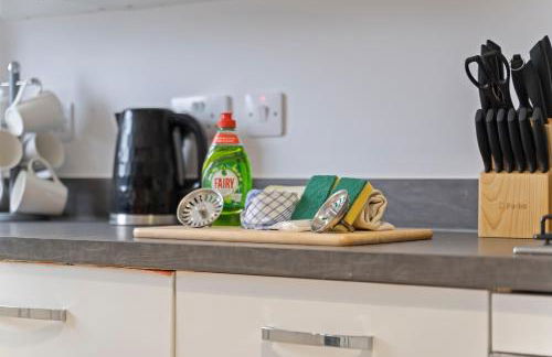 Exquisite 7 Bedroom 5 Bathroom House - Over 1900 sqft - Close to City Centre with Free Parking, Fast W-Fi and SmartTVs by Yoko Property - Foto 35