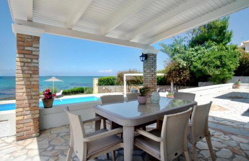 Beachfront Villa Victoras - With private beach - Foto 24