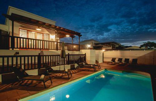 Stylish 6 Bedroom Villa Princesa - Hot Tub - Heated Pool - Near Beach & Waterparks - Foto 3