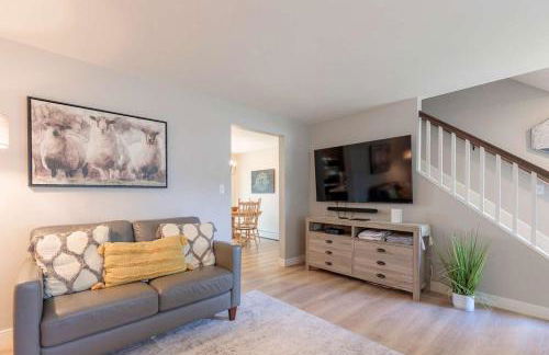 4BR 2BA Dog Friendly 3 Kings Walk to Lambeau - Foto 11