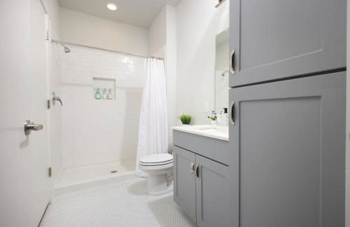 1BR Escape w Pool,Gym-Near Rvrwalk,Dome & Cnv Ctr - Foto 11