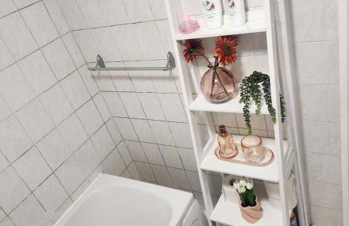 Tettenhall Road Retreat - Modern Apartment - Photo 14