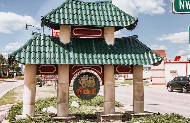 Stunning House In Convenient Location N Downtown - Photo 8