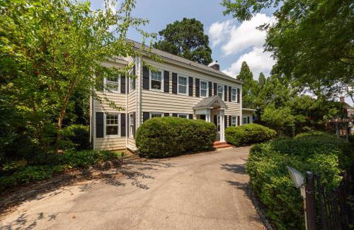 Spacious 2BR in Grand Old Home, Downtown Durham - Photo 3