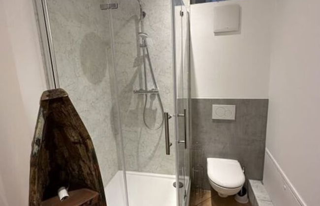 Milan Modern Retreat - Photo 12