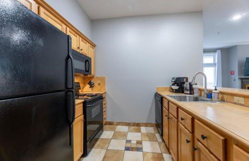 Snowshoe Village Ski-in - Ski-out Condo w Hot Tub - Foto 12