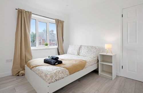 3Bed House-Free Parking - Foto 2