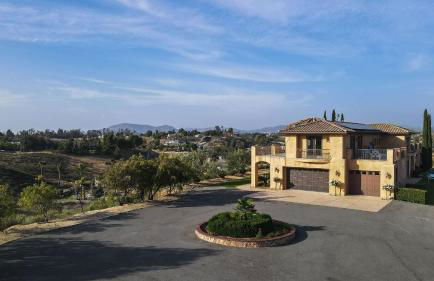 Palazzo Del Sol By AvantStay Breathtaking Home w Mountain Views Hot Tub - Photo 48