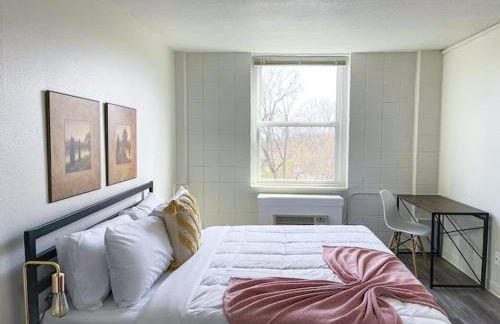 Sleepover Downtown Cincinnati 1BD 1BA Apartments - Photo 63