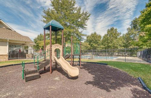 Centrally Located Raleigh Townhome with Pool Access - Foto 22