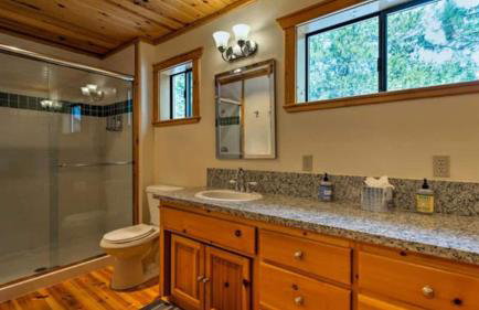 Black Bear by Avantstay Spacious Viking Lodge in Tahoe Donner w/ Game Room & Hot Tub! - Photo 24
