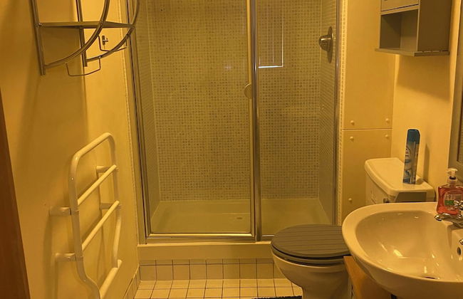 Whitworth Street Apartment in Manchester - Photo 15