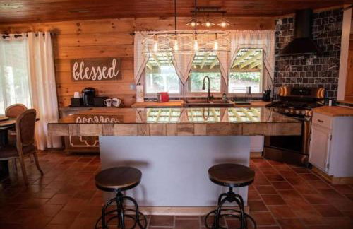 Southern Comfort Retreat with a private hot tub - Foto 41