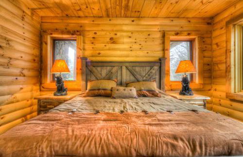 Most Luxury 7000 Sq ft Log Estate with Pool Hot Tub Sauna - Foto 78