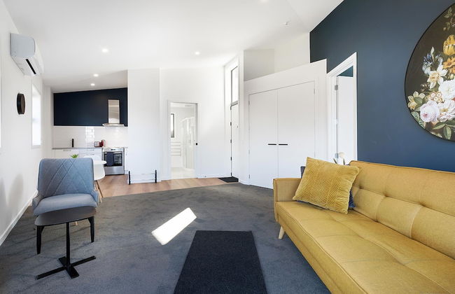 Modern One Bedroom Apartment with Lake View - Foto 7