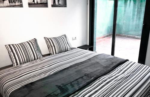 Urban Manesa city center apartment with private patio - Foto 7