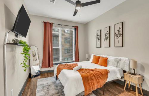 1BR Alongside Q2 and Domain With Pool, Gym and Free Parking - Foto 1