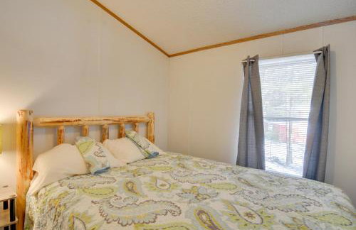 Houghton Lake Area Home with Fire Pit and Yard! - Foto 16