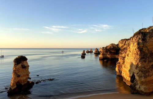 NOVO! Apartamento junto à praia com piscina - Foto 10