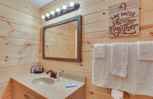 Mtn-View Gem Flat Rock Retreat with Deck and Grill! - Foto 14