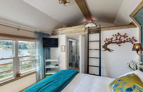 Hot Tub and Fire Pit Lakeside Getaway, Dogs Welcome - Foto 11