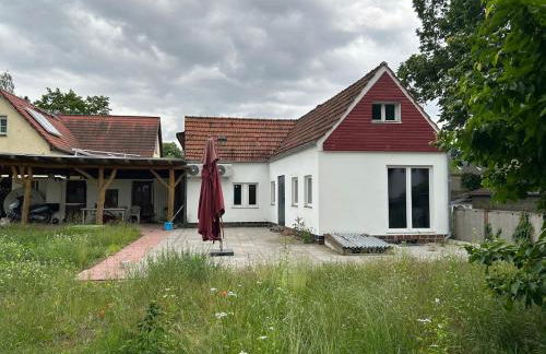 Neu renoviertes Haus mit großer Terrasse und Garten - Photo 5