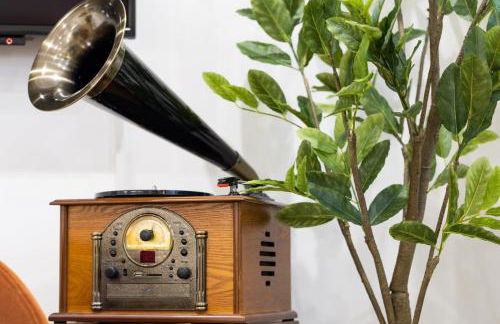 The House Of Selfies - Photo 18