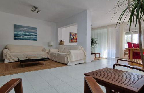 Seafront House,Sea Views,Pool and BBQ, Airport 10 mns - Photo 27