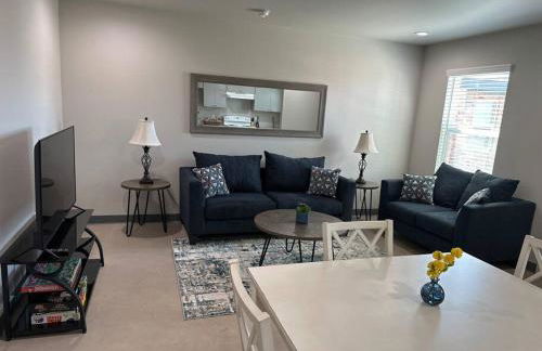 Brand New! Charming and Cozy Too - Foto 27