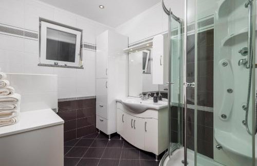 Apartment Flowers - Photo 5