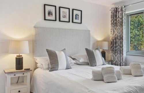 Oaktree Lodge - Luxury Cottage, Hot Tub, Sea Views - Foto 14