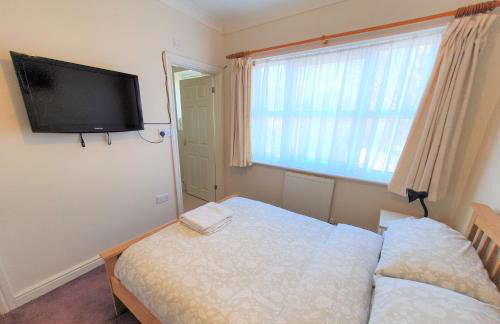 Friars Walk houses with 2 bedrooms, 2 bathrooms, fast Wi-Fi and private parking - Photo 42