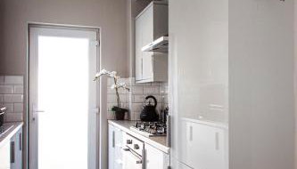 Contractor house, sleeps 7, close to restaurant's & bars, long stays available, Oveyo Accommodation - Foto 5