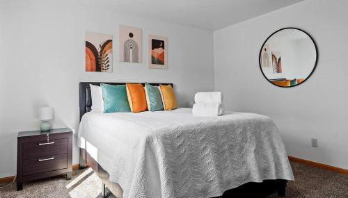 Stylish 5 BR- LG Fenced Backyard and Playground - Foto 2