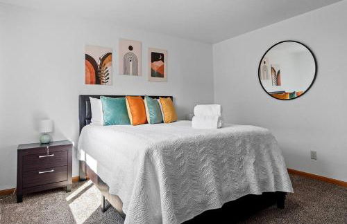 Stylish 5 BR- LG Fenced Backyard and Playground - Foto 2