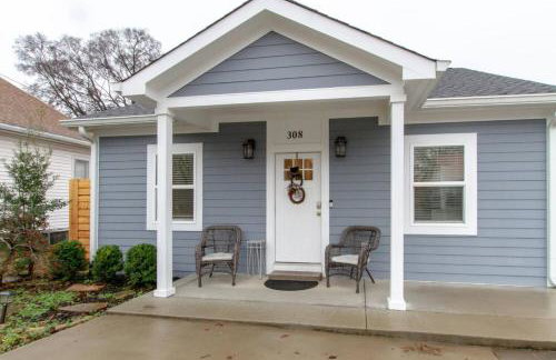 Music City Charmer Tons of Beds Thirty Day Minimum - Foto 38