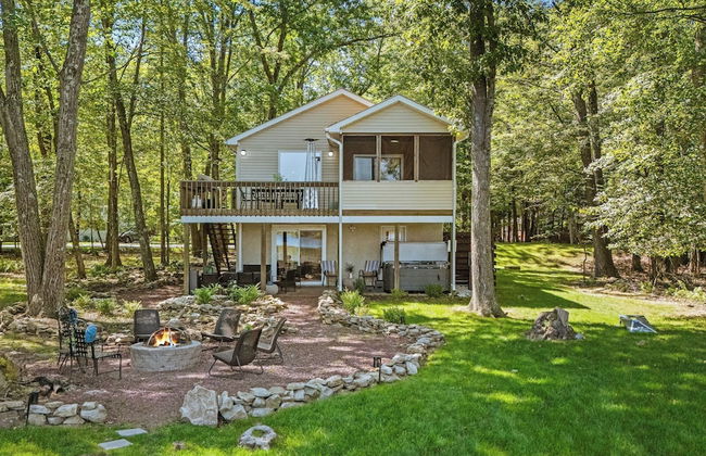 Lake Daze by Avantstay Lakefront w/ Modern Interior, Enclosed Porch & Hot Tub - Foto 50